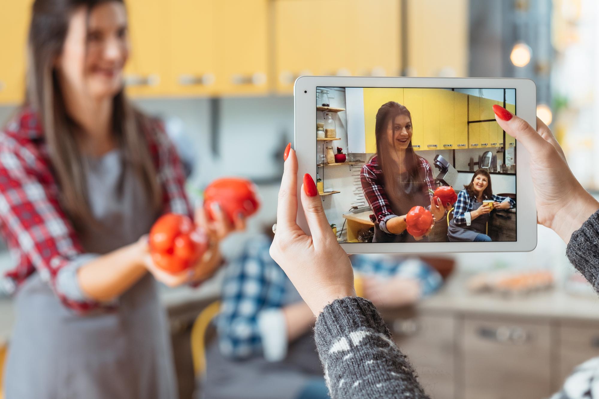 Aula virtuale con studenti che seguono lezione